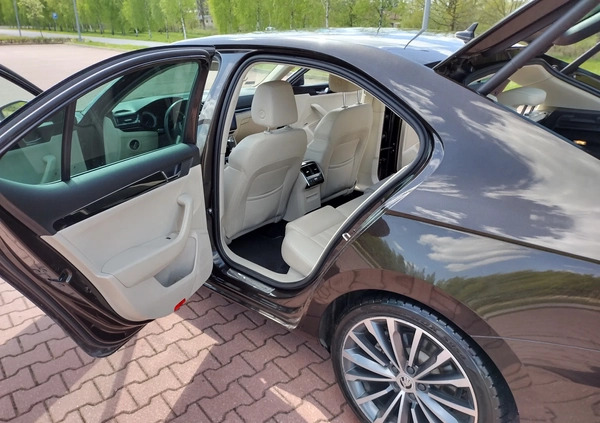 Skoda Superb cena 96500 przebieg: 88000, rok produkcji 2017 z Warszawa małe 781